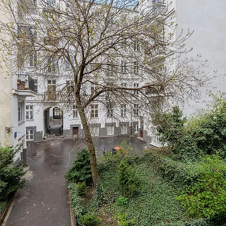 Rentplanet - Chmielna Apartment Warsaw